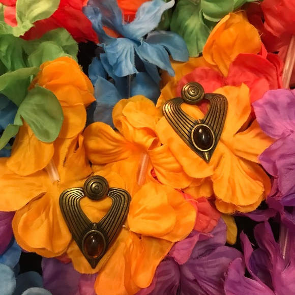 Earrings - Picture 13 of 16